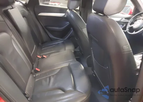 2018 Audi Q3 2.0T Premium/2.0T Sport Premium z USA, uszkodzony, nr VIN WA1ECCFS1JR002015